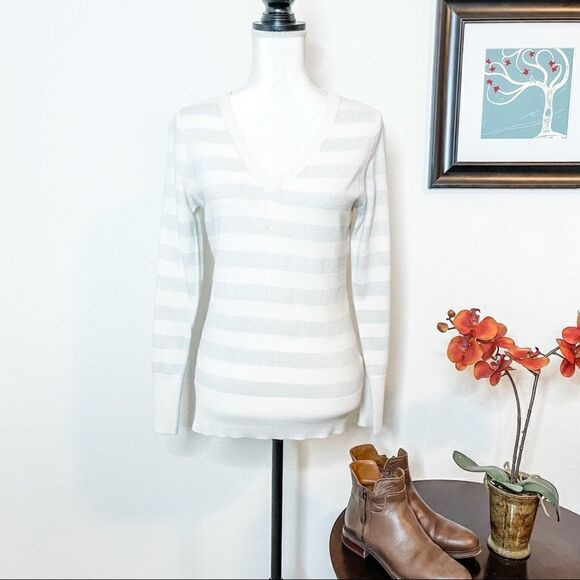 🍋 New York & Company • White & Silver Striped V-Neck Sweater - Picture 1 of 12